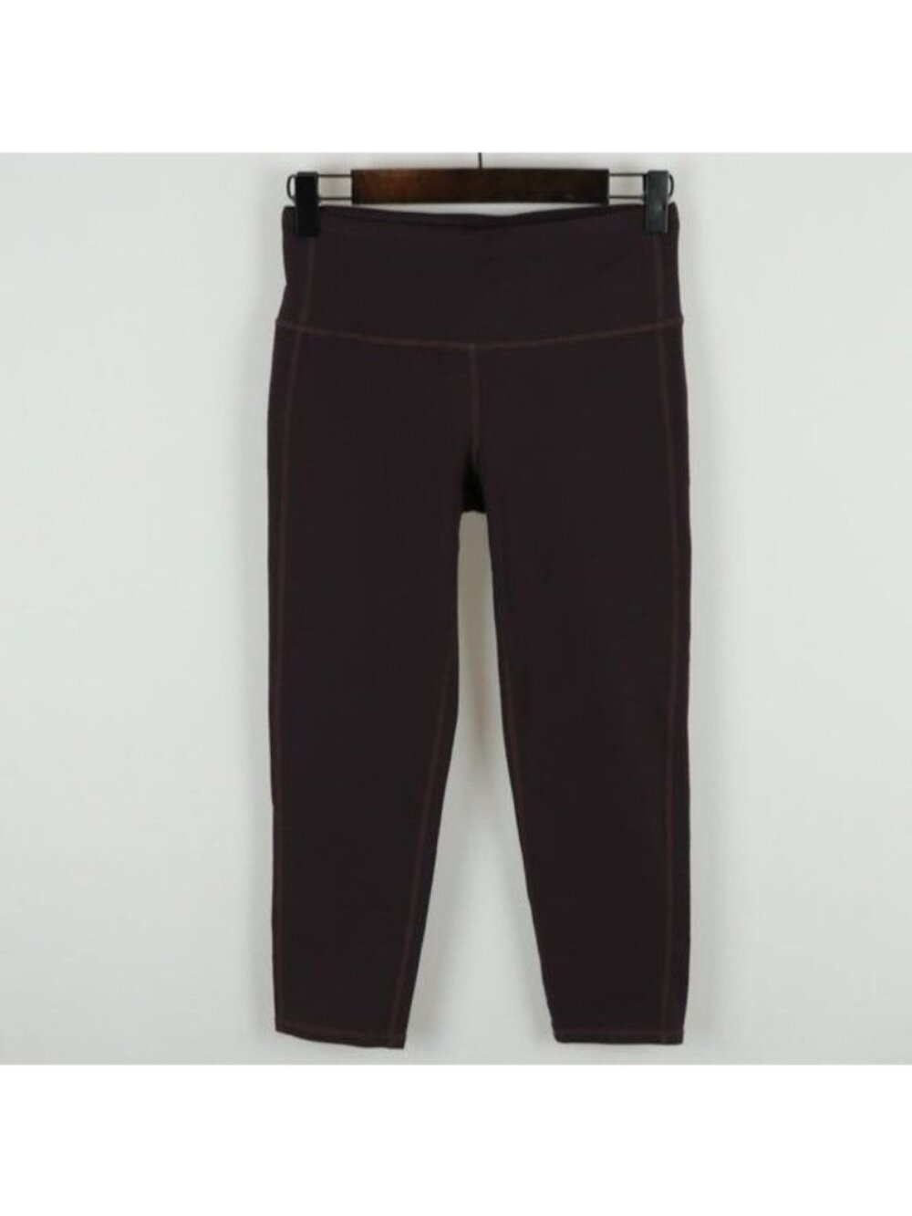 Athleta Elation Women's Extra Small Purple Tight Fit Capri Activewear Leggings